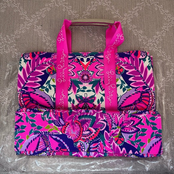 NIB GWP Lilly Pulitzer Logo Tote / She’s TooFly Engineered - Picture 2 of 6